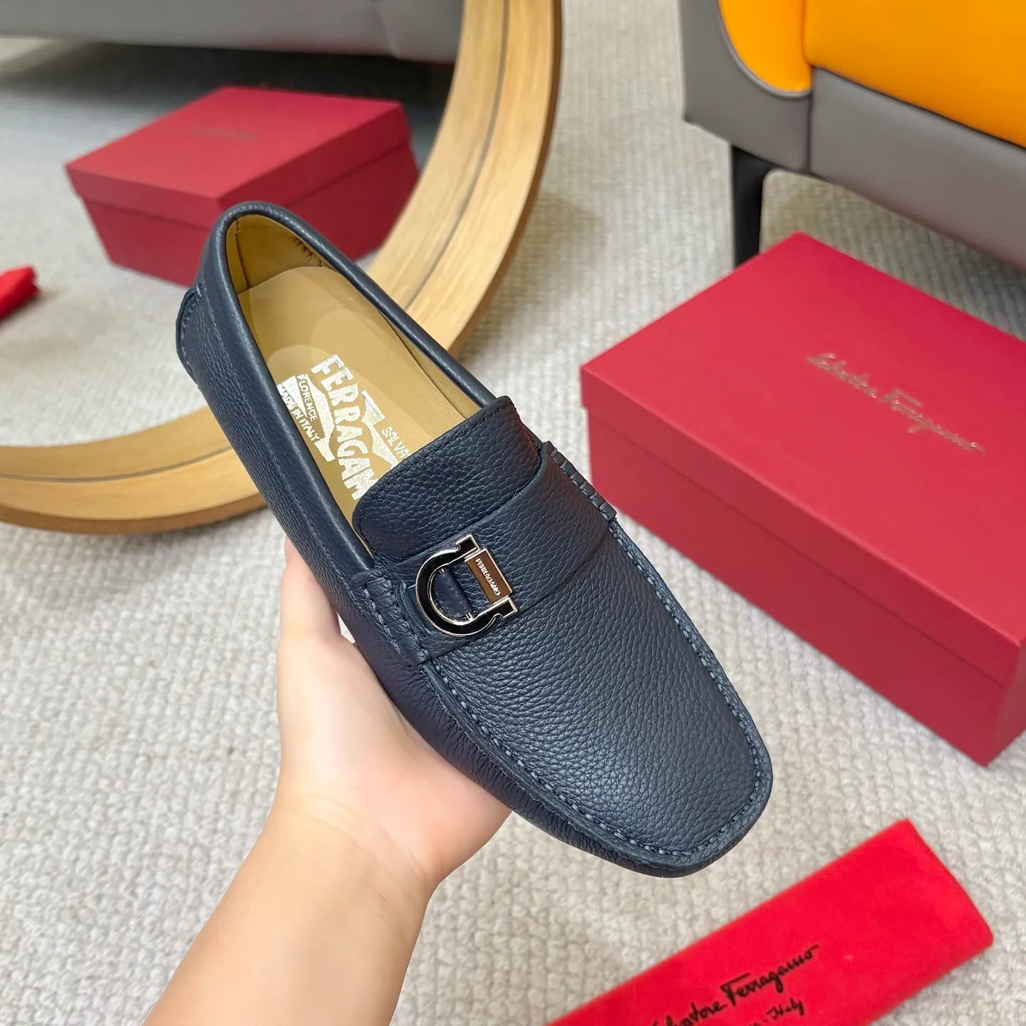 Men's men's shoes 💰420 (Yangli) Ferragamo 〰Ferragamo 2⃣️0⃣️2⃣️5️⃣ New series 👊🏻 Upper 🇮🇹 Italian imported calfskin, original outsole molding. Water-dyed sheepskin lining. The identity of every successful man is set off, and the upper and lower shoes are elegant and stable🚶🏻🚶🏻The high-end custom counter original replica is an eternal classic🔍️Number of codes: 38-46 with counter packaging
